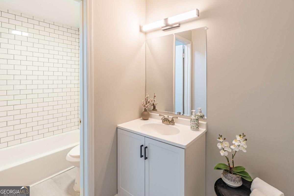 1103 Lake Pointe Circle Roswell GA 30075