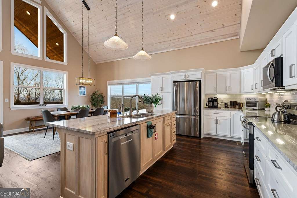 1016 Twisted Oak Road Talking Rock GA 30175