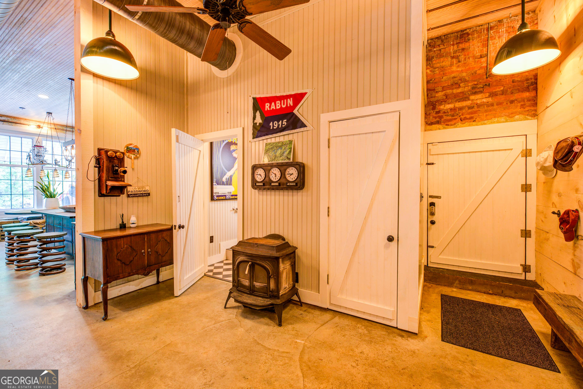 8512 Old 441 S Lakemont GA 30552