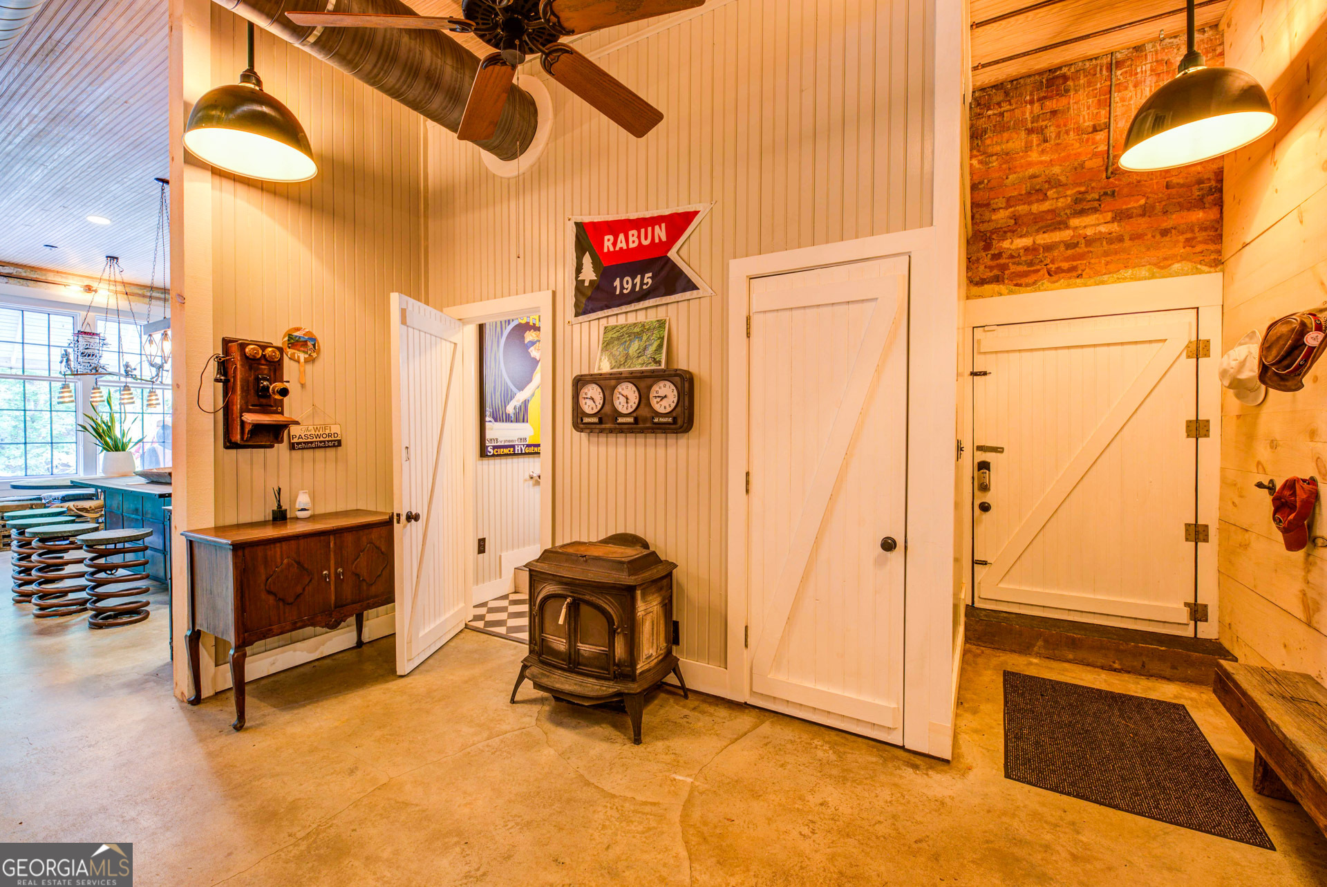 8512 Old 441 S Lakemont GA 30552