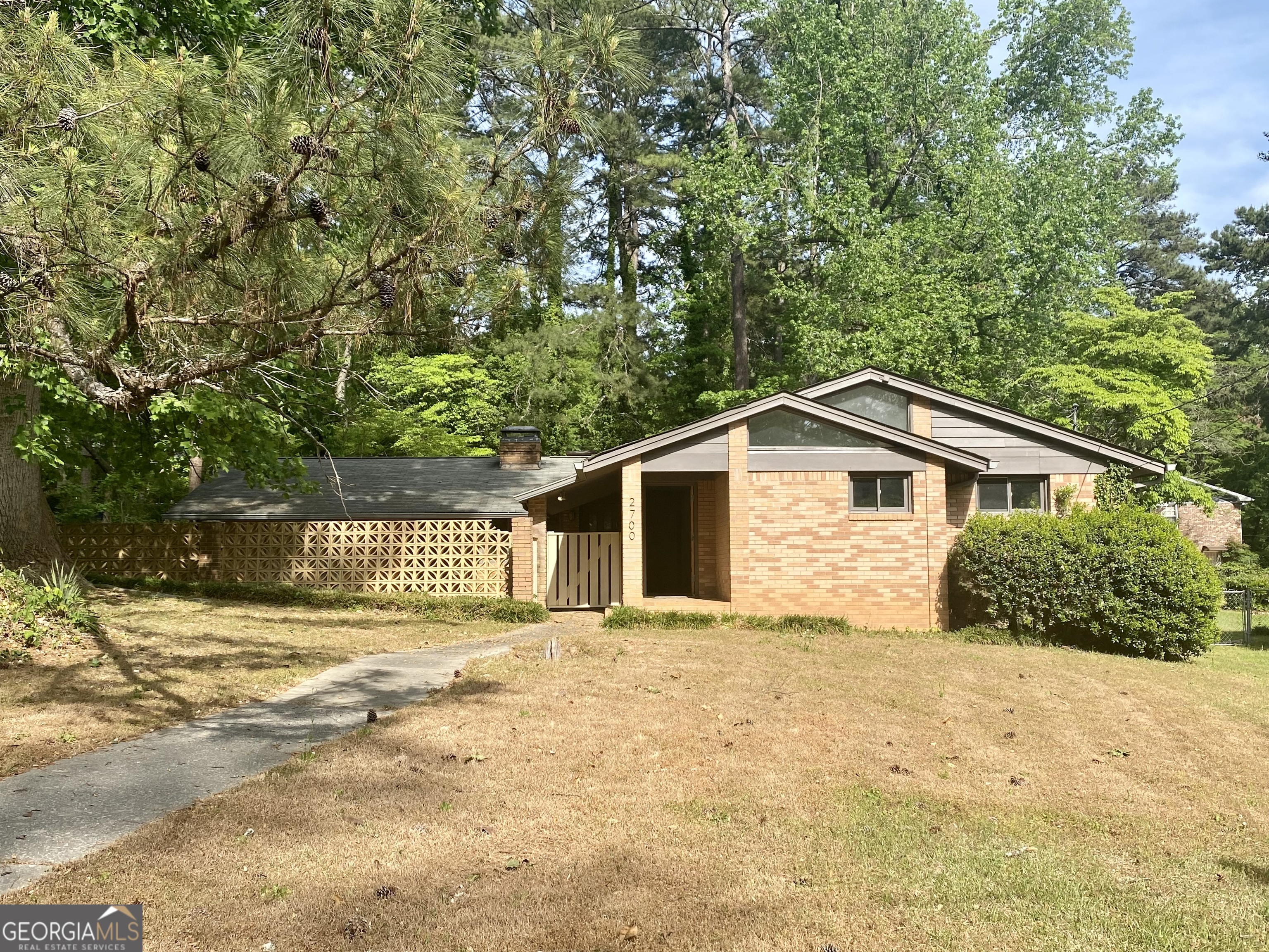 2700 SW The Fontainebleau SW Atlanta GA 30331