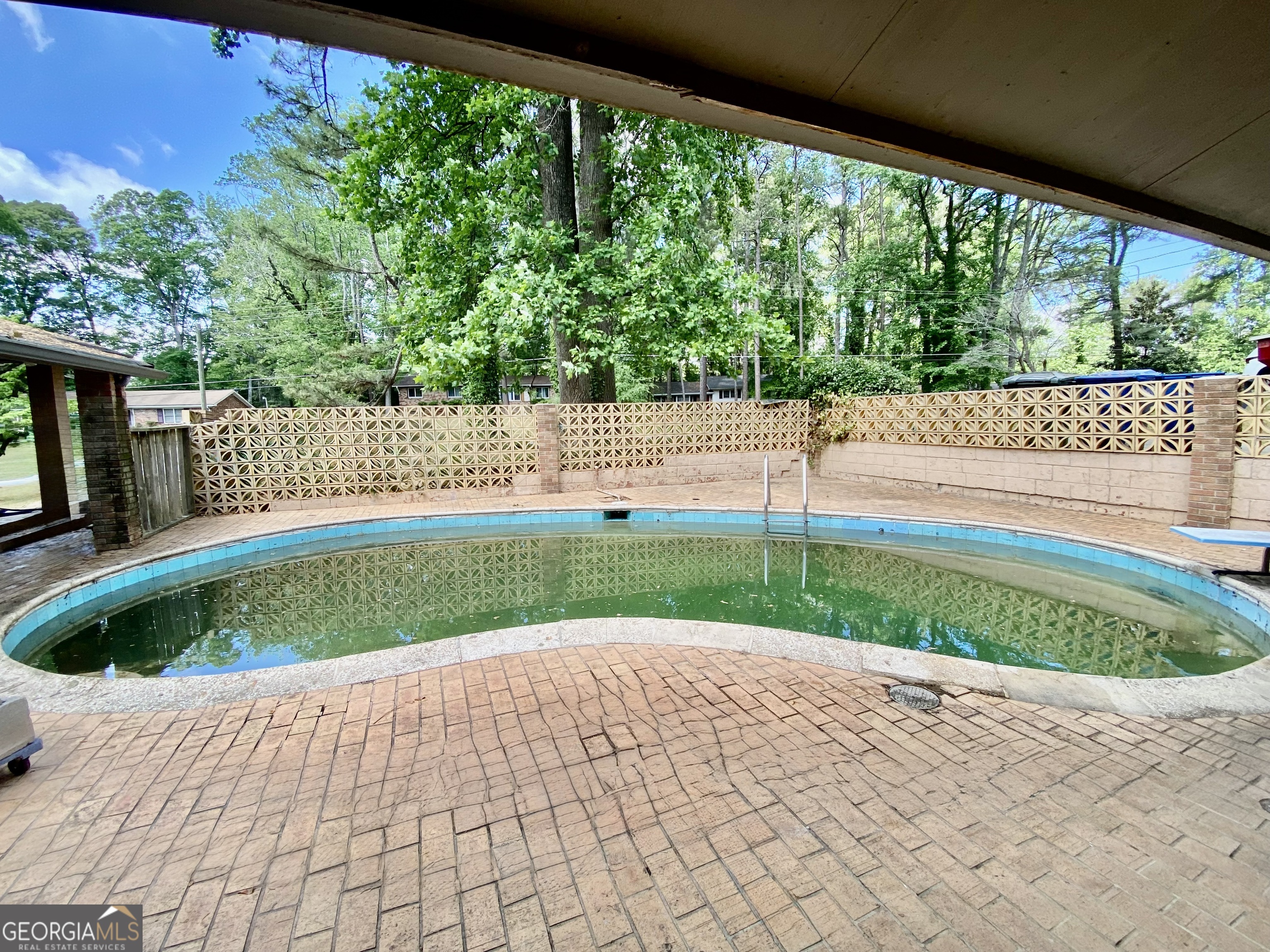 2700 SW The Fontainebleau SW Atlanta GA 30331