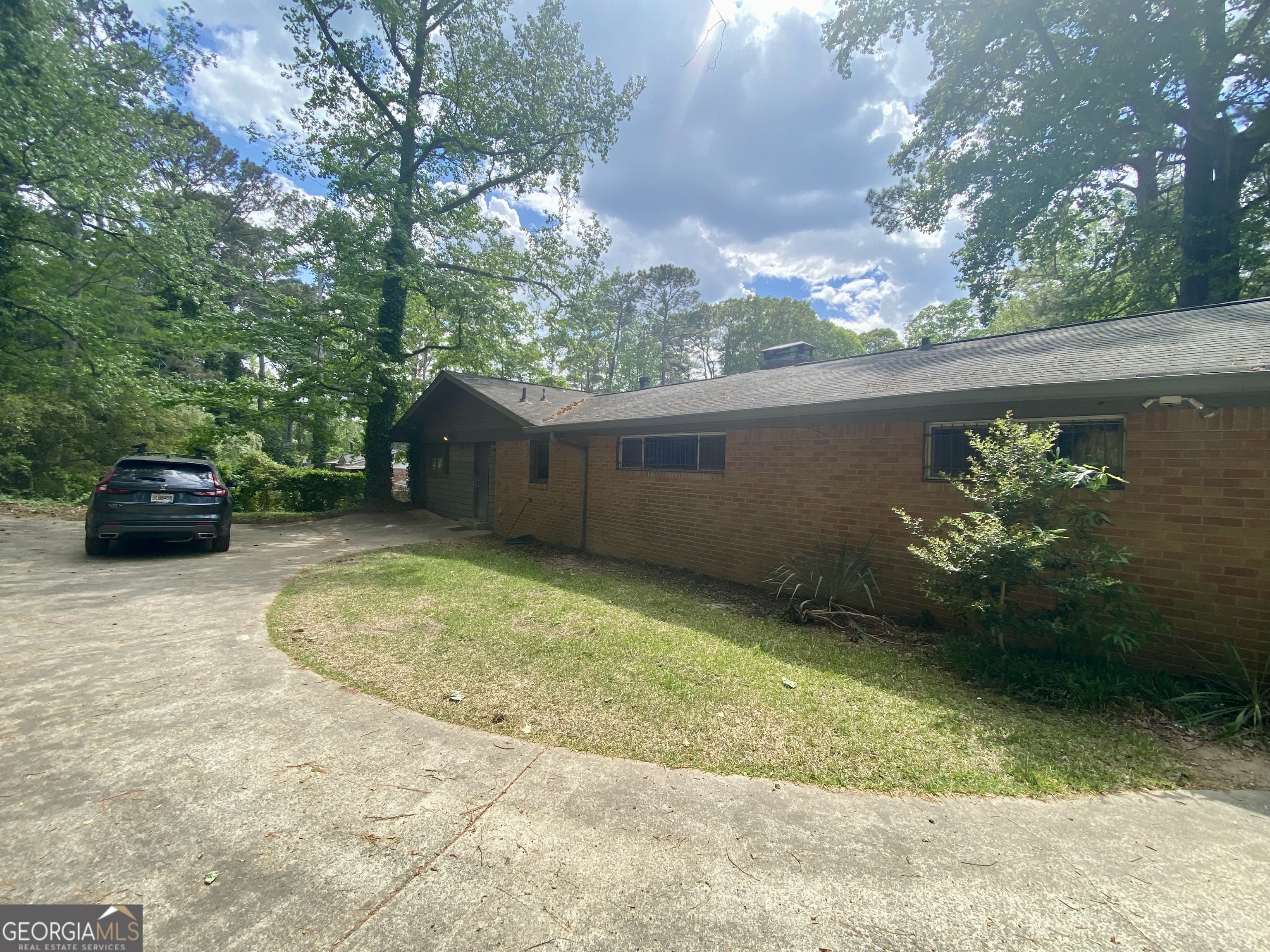 2700 SW The Fontainebleau SW Atlanta GA 30331