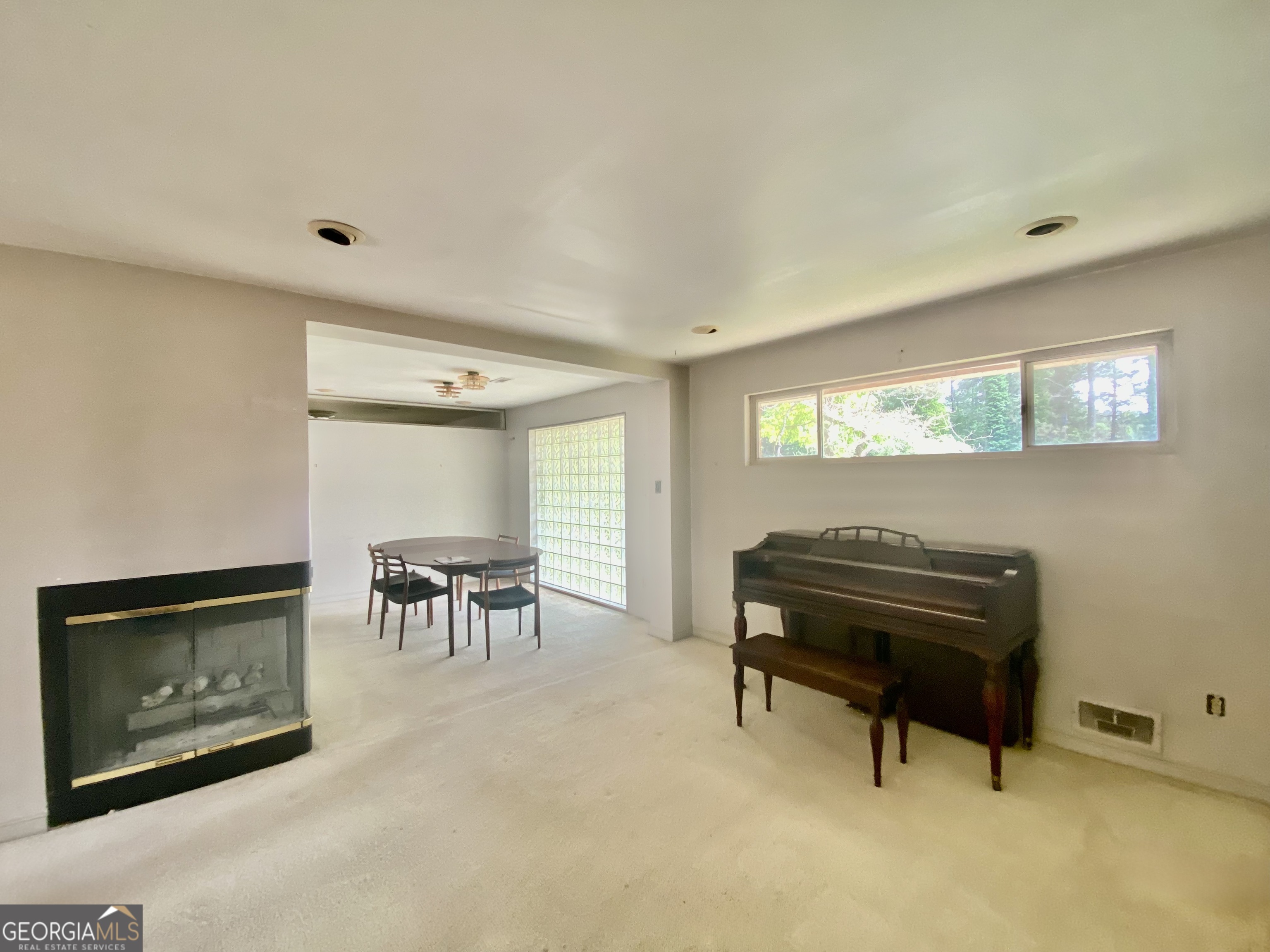 2700 SW The Fontainebleau SW Atlanta GA 30331