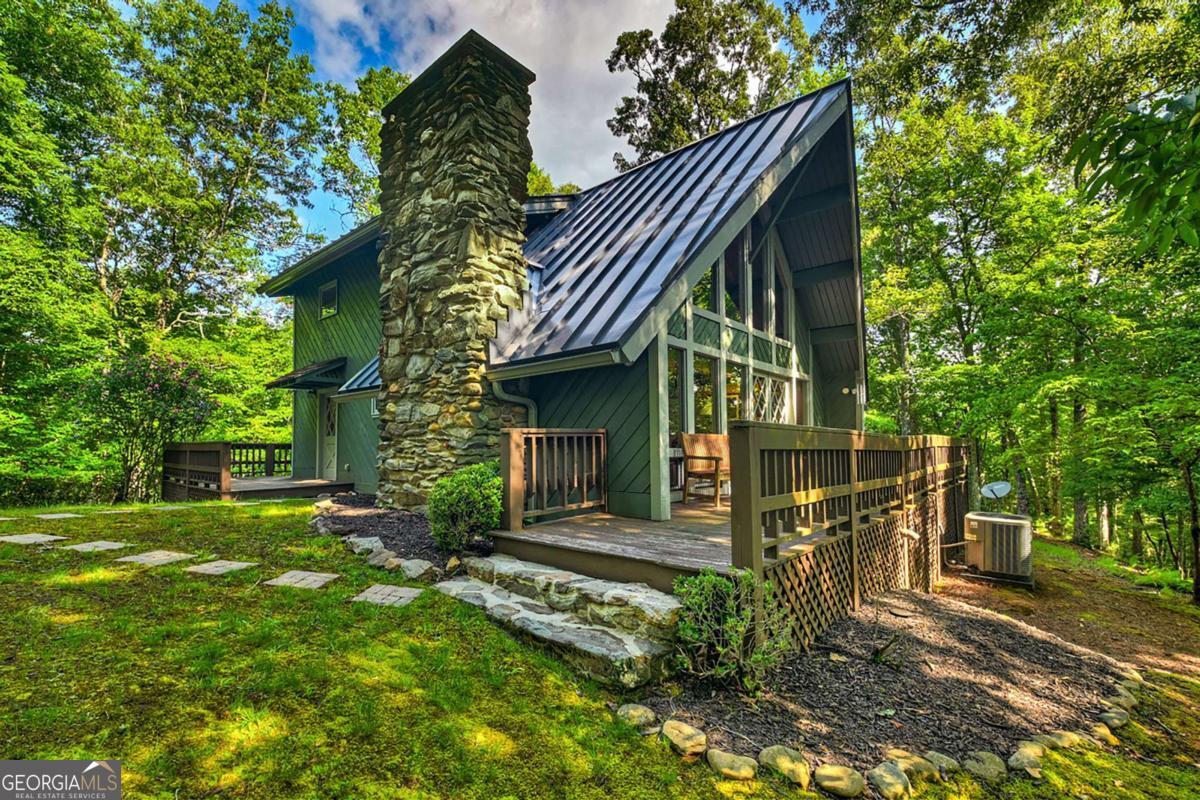 685 Cross Creek Mineral Bluff GA 30559