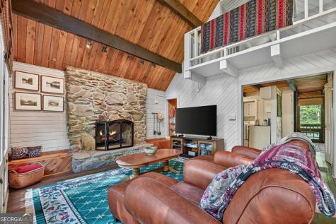 685 Cross Creek Mineral Bluff GA 30559
