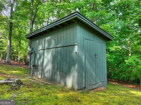 685 Cross Creek Mineral Bluff GA 30559