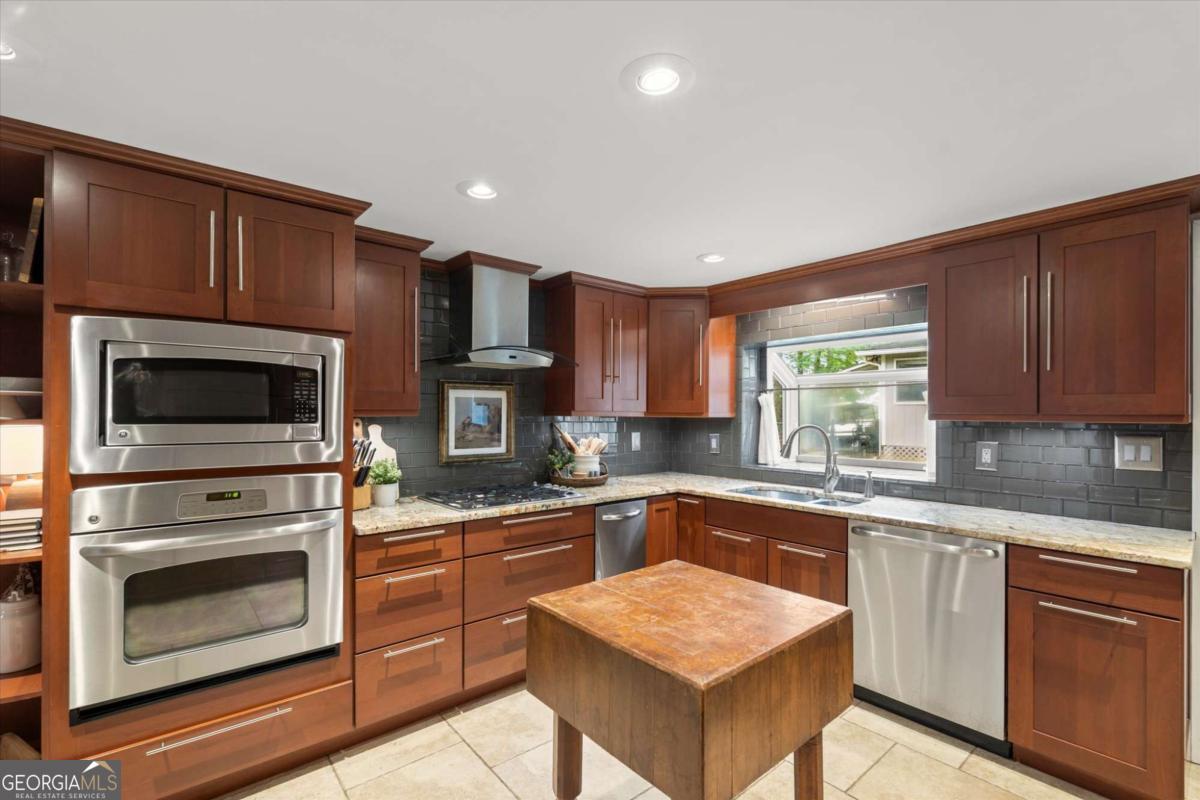 924 Pine Circle Woodstock GA 30189