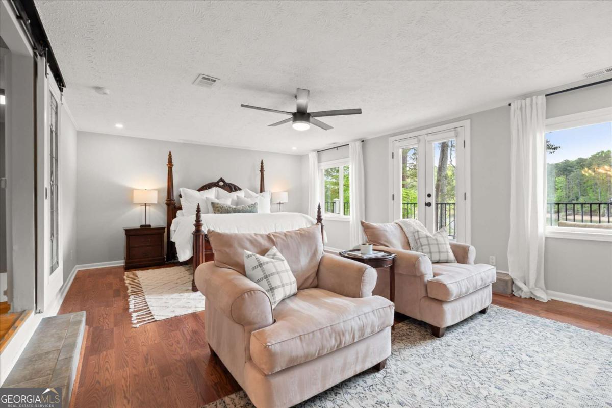 924 Pine Circle Woodstock GA 30189