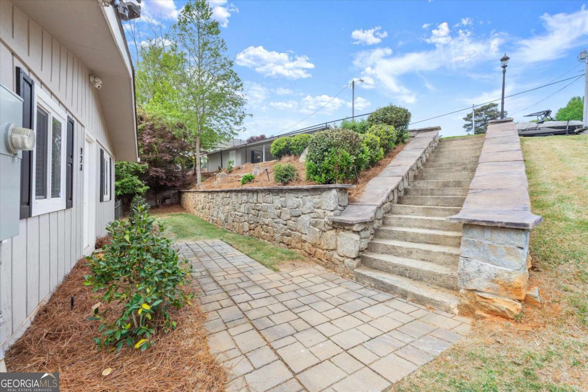 924 Pine Circle Woodstock GA 30189