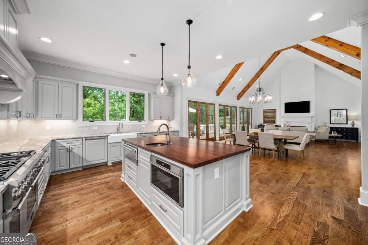 6321 Hunting Creek Road Sandy Springs GA 30328