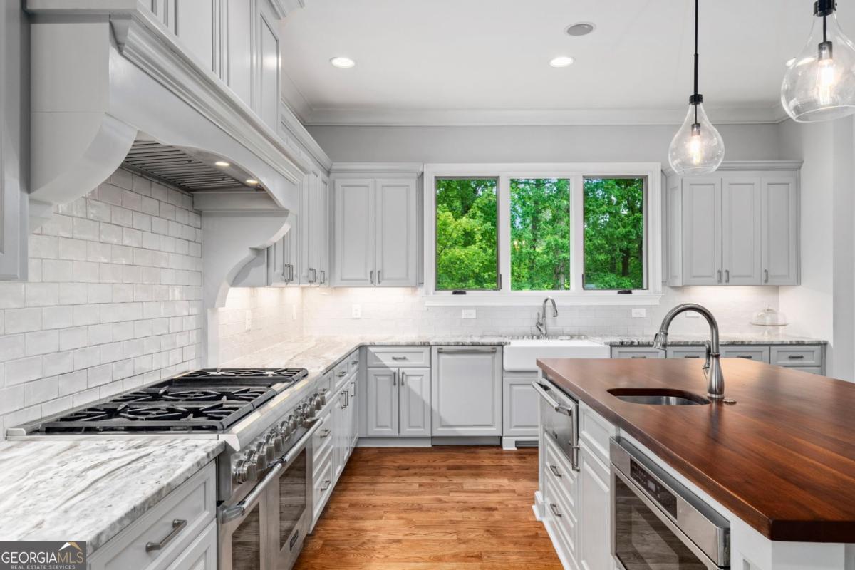 6321 Hunting Creek Road Sandy Springs GA 30328