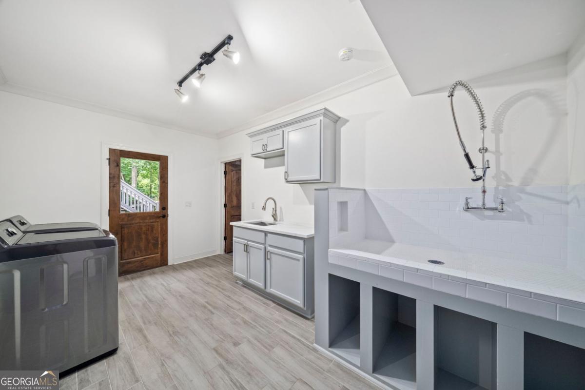 6321 Hunting Creek Road Sandy Springs GA 30328