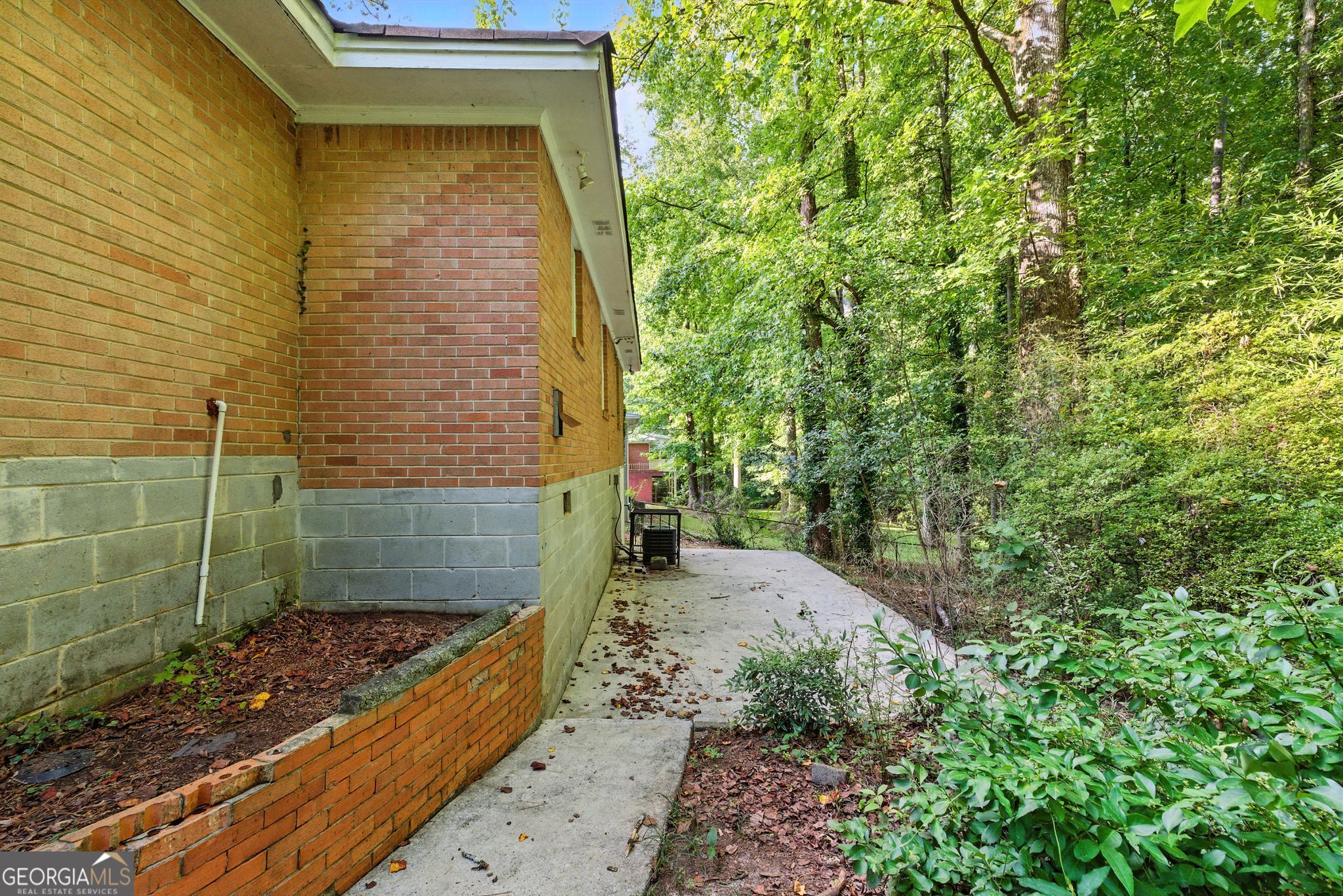 2370 Farley Street East Point GA 30344