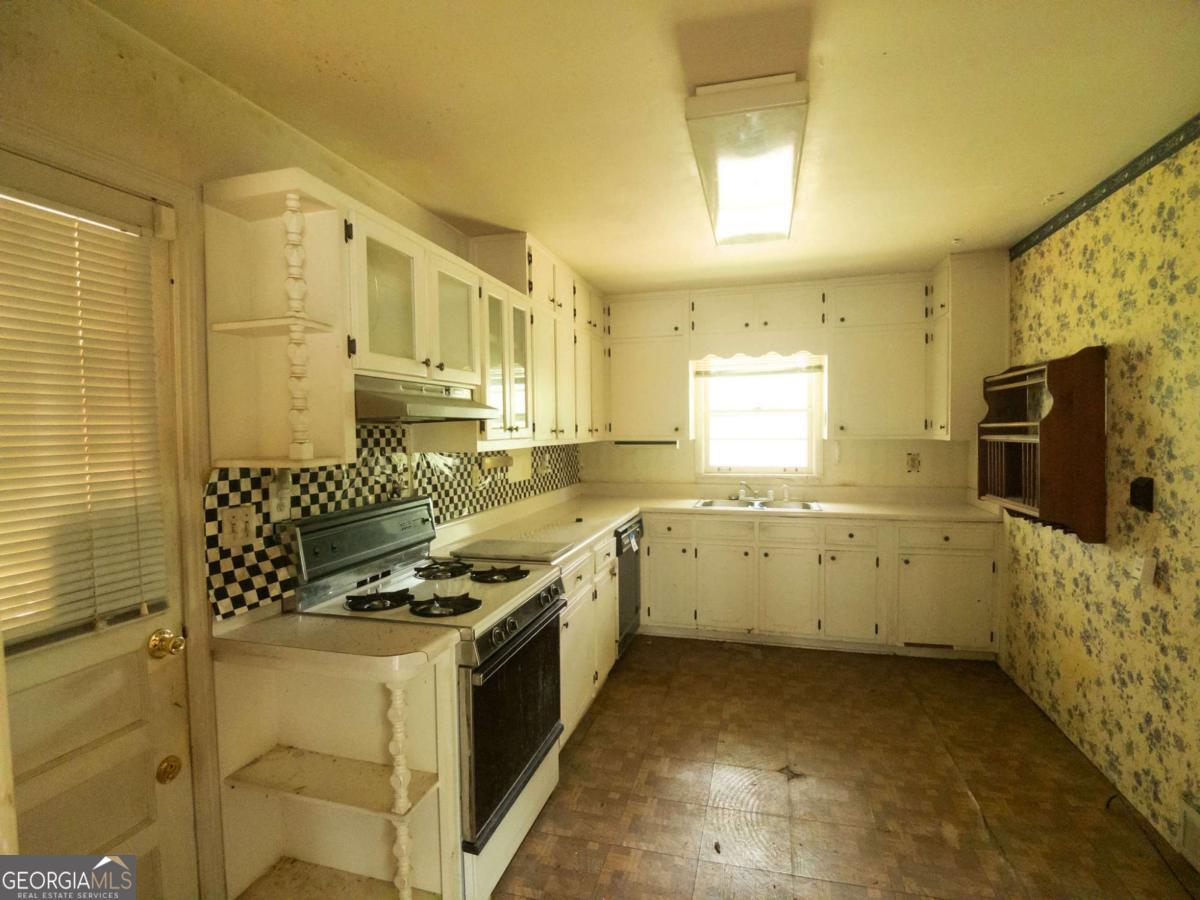 2024 Neely Avenue Atlanta GA 30344