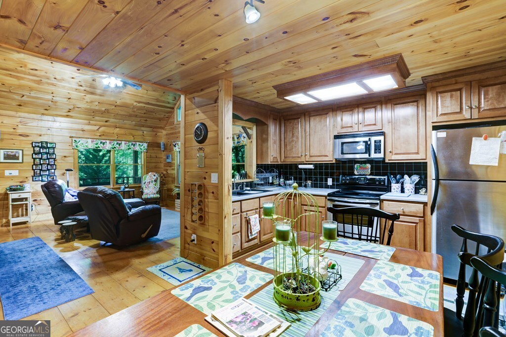 1380 Deerfield Road Young Harris GA 30582