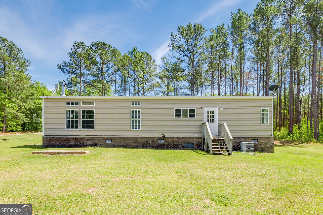 1459 Emmanuel Barrow Road Claxton GA 30417
