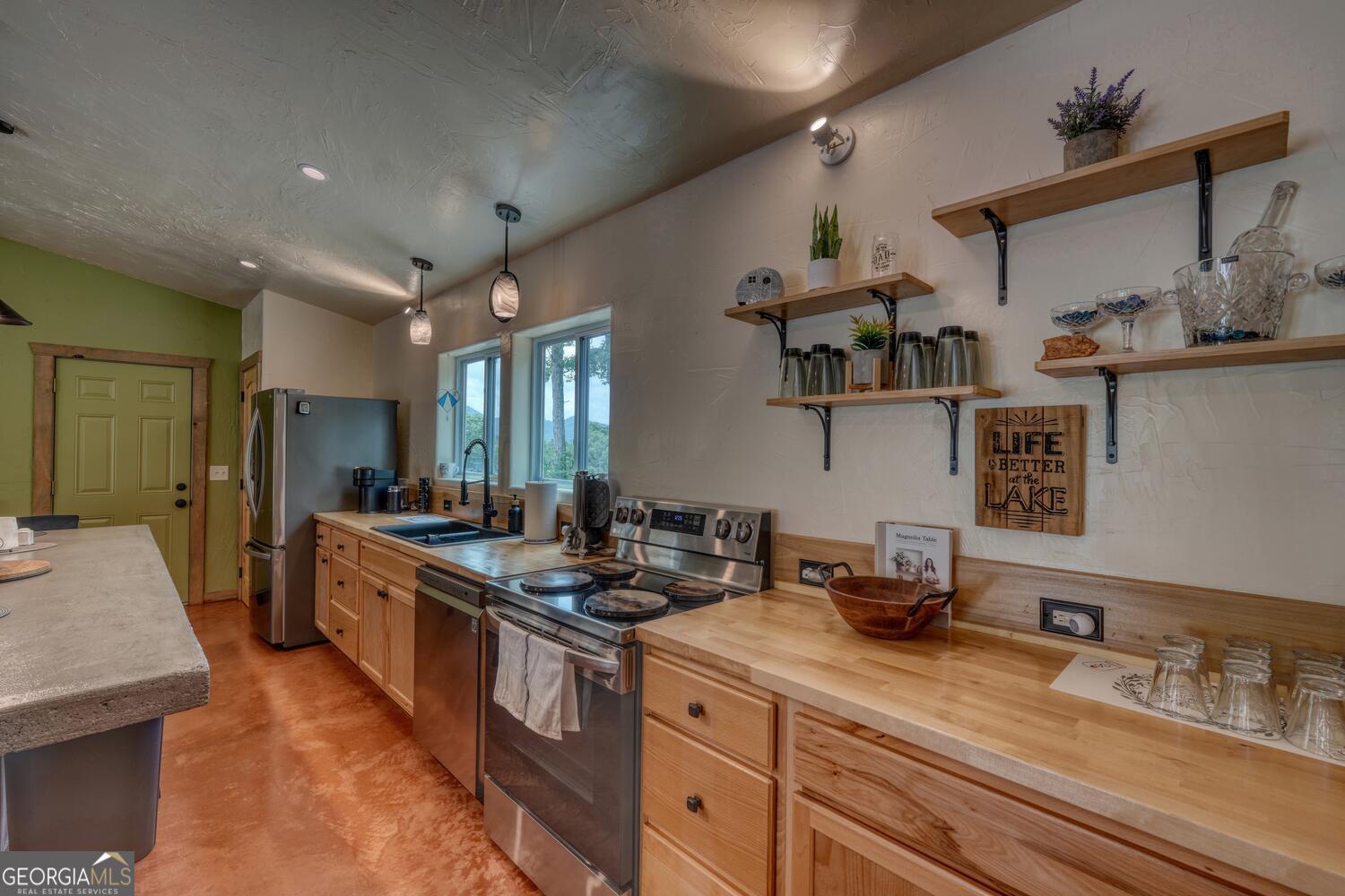 1529 Cedar View Hiawassee GA 30546