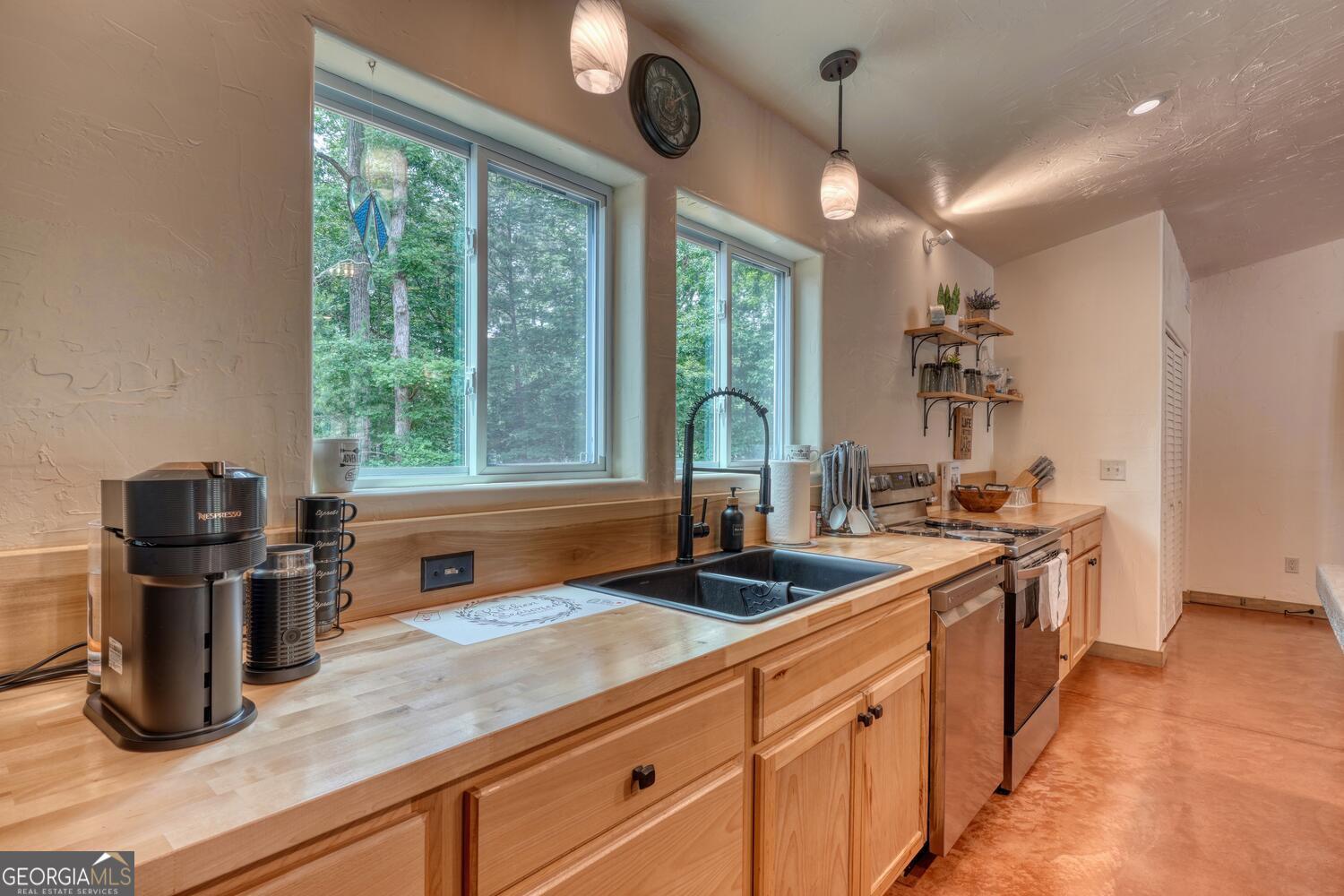 1529 Cedar View Hiawassee GA 30546