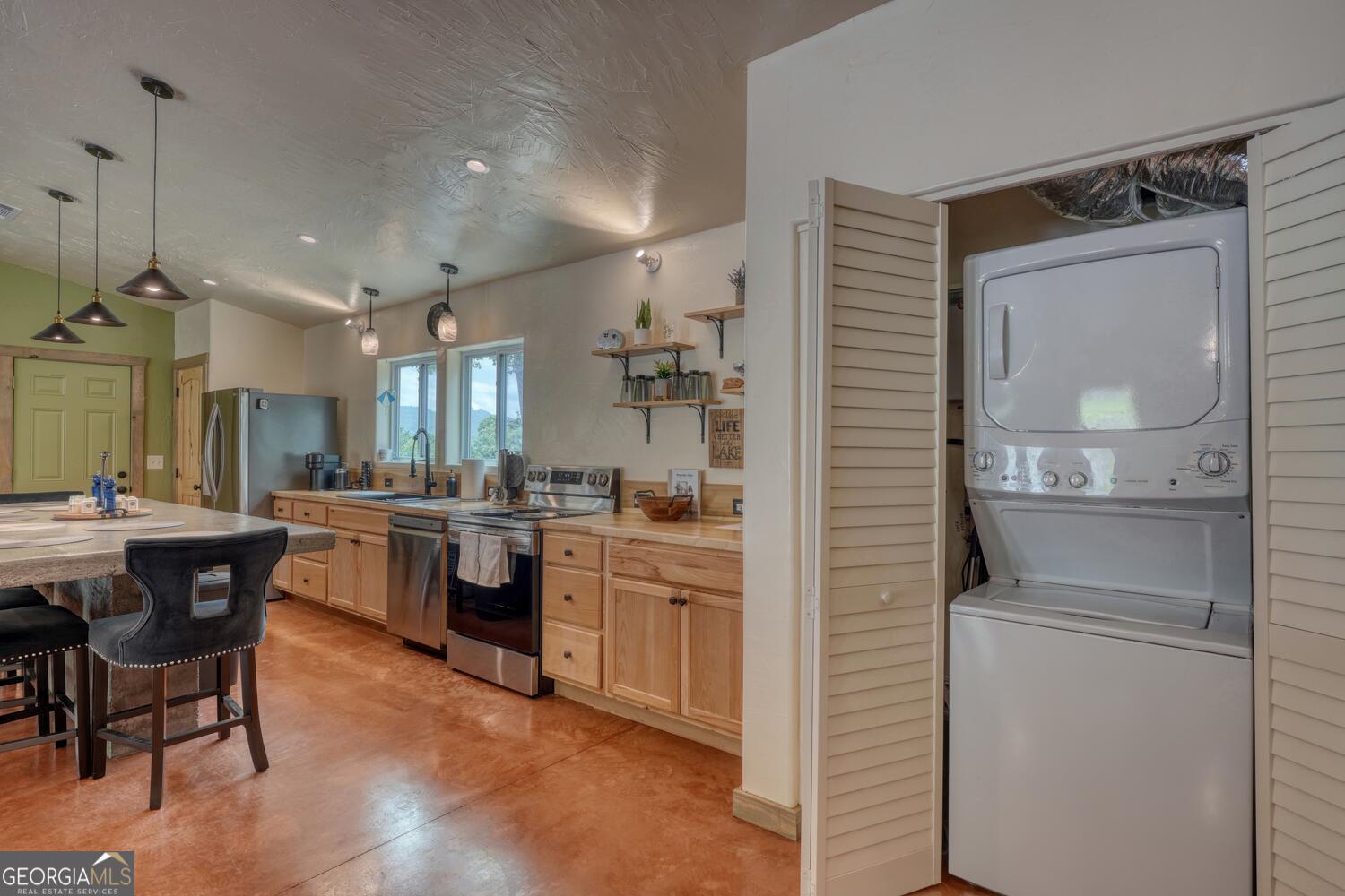 1529 Cedar View Hiawassee GA 30546