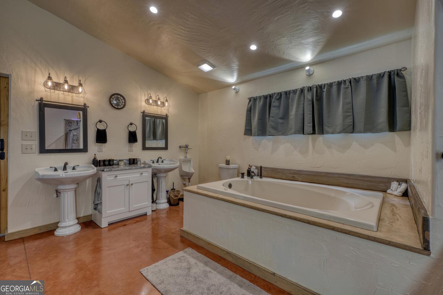 1529 Cedar View Hiawassee GA 30546