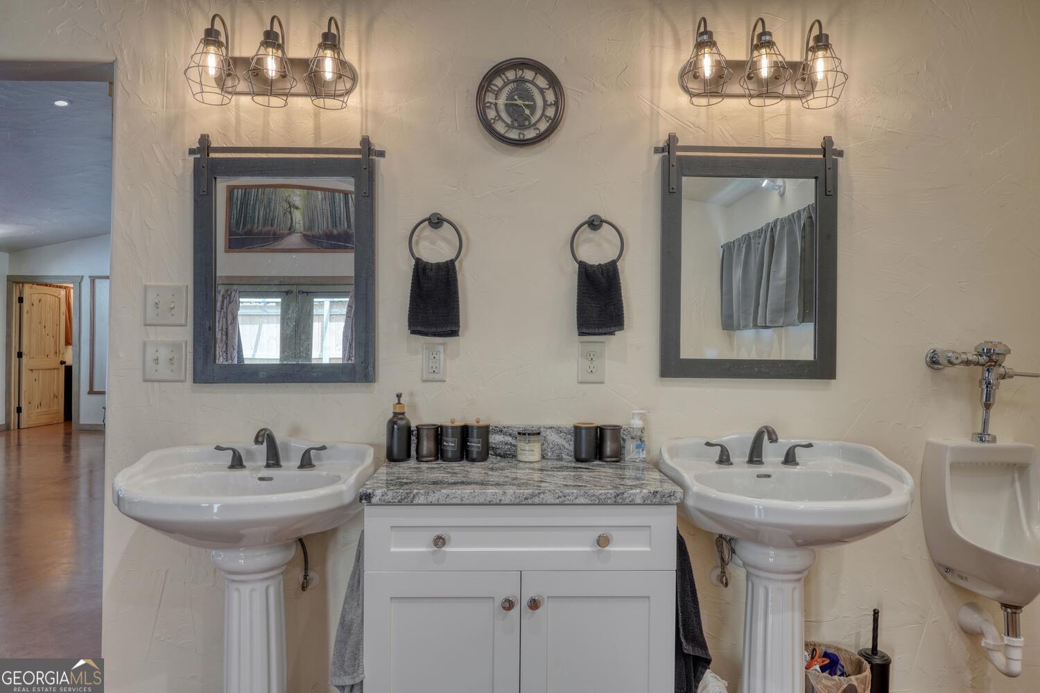 1529 Cedar View Hiawassee GA 30546