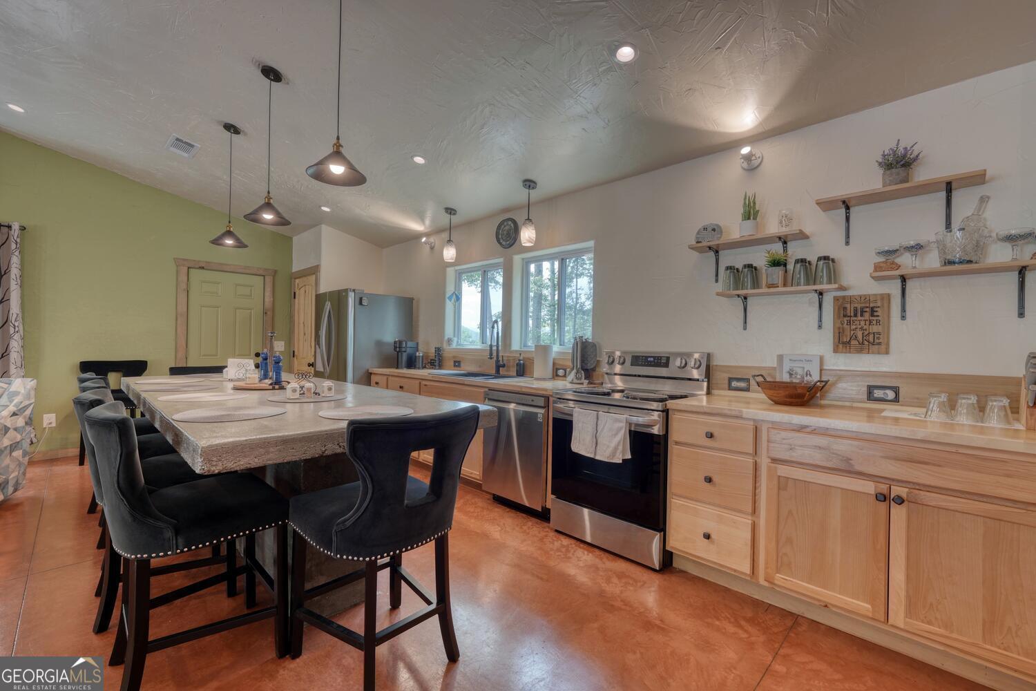 1529 Cedar View Hiawassee GA 30546