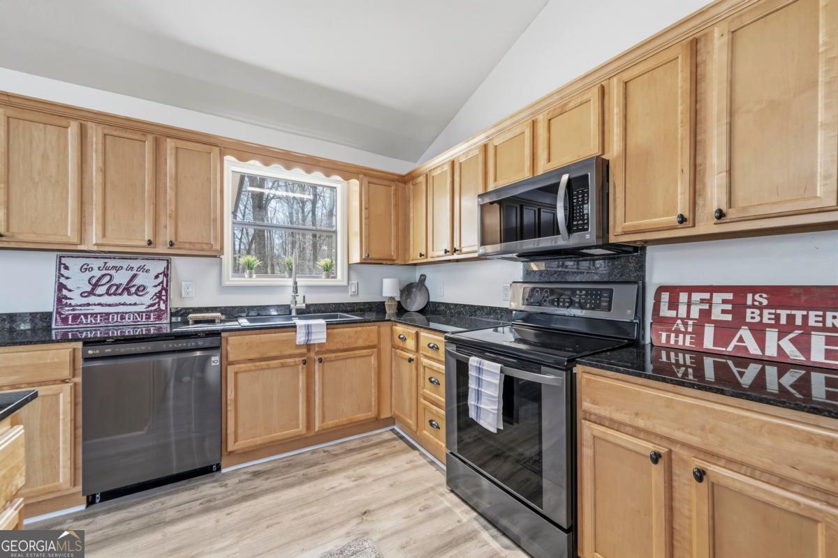 268 W River Bend Drive Eatonton GA 31024