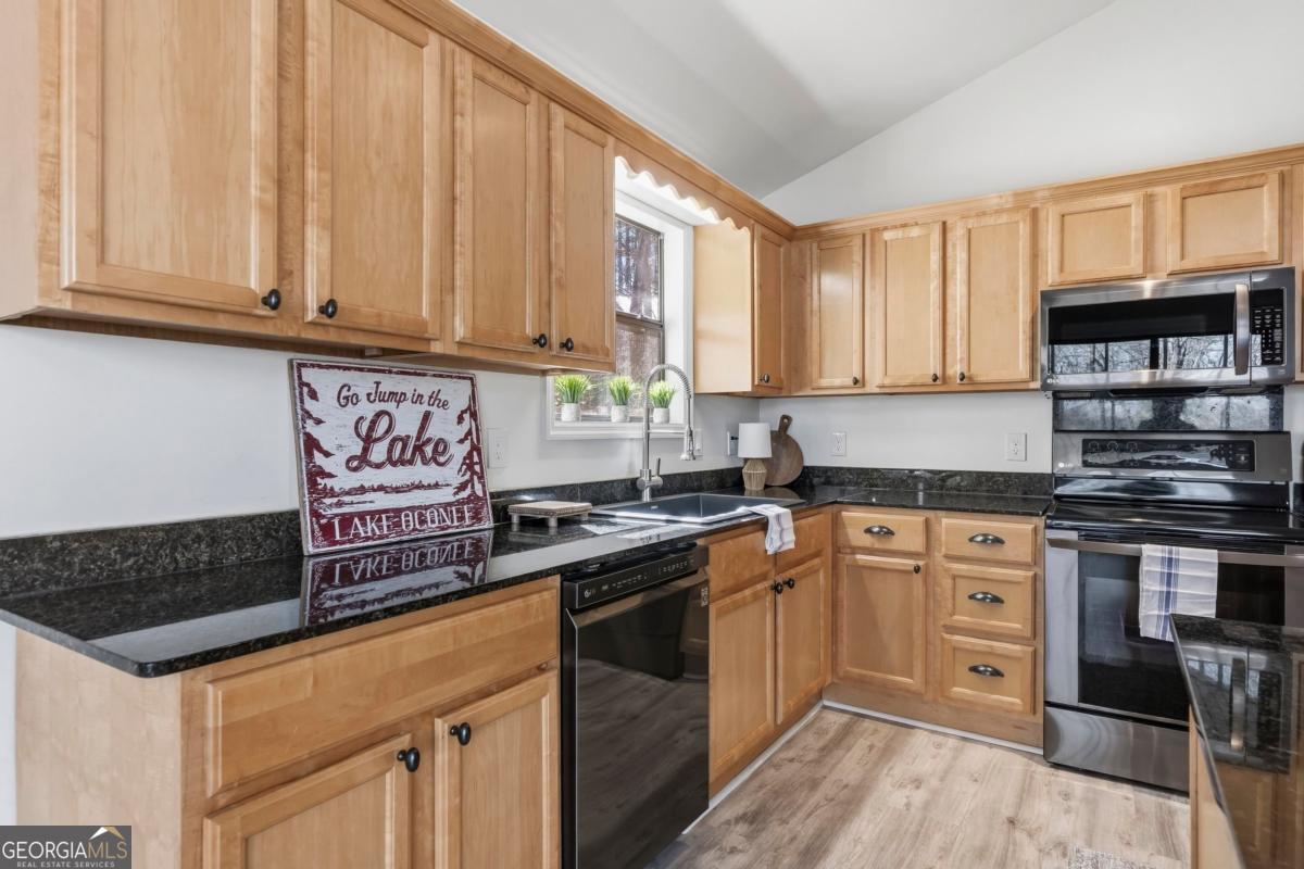 268 W River Bend Drive Eatonton GA 31024