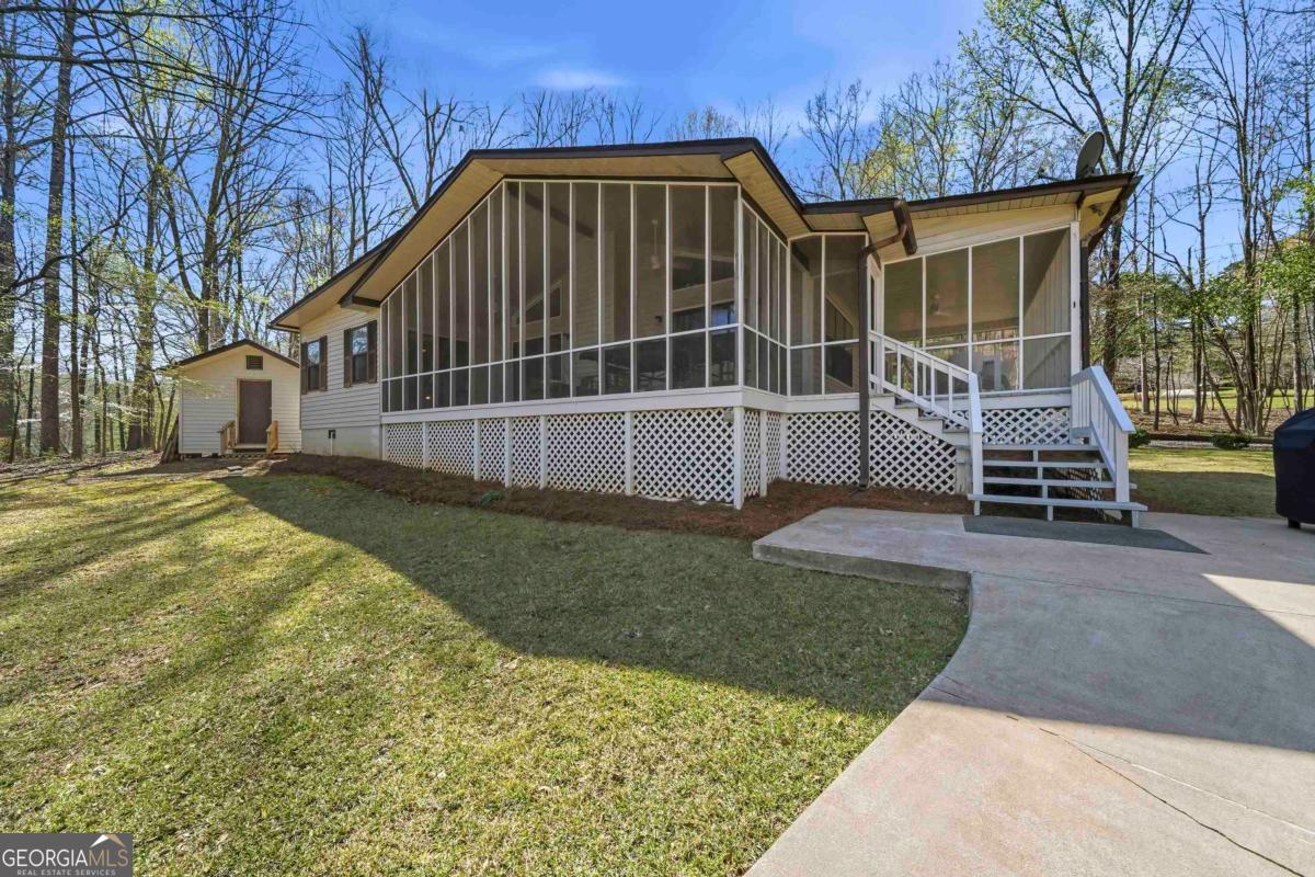268 W River Bend Drive Eatonton GA 31024