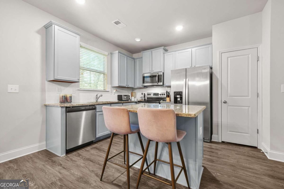 6256 Trickle Bend Atlanta GA 30349