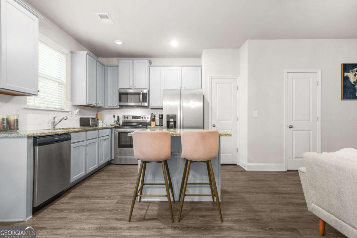6256 Trickle Bend Atlanta GA 30349