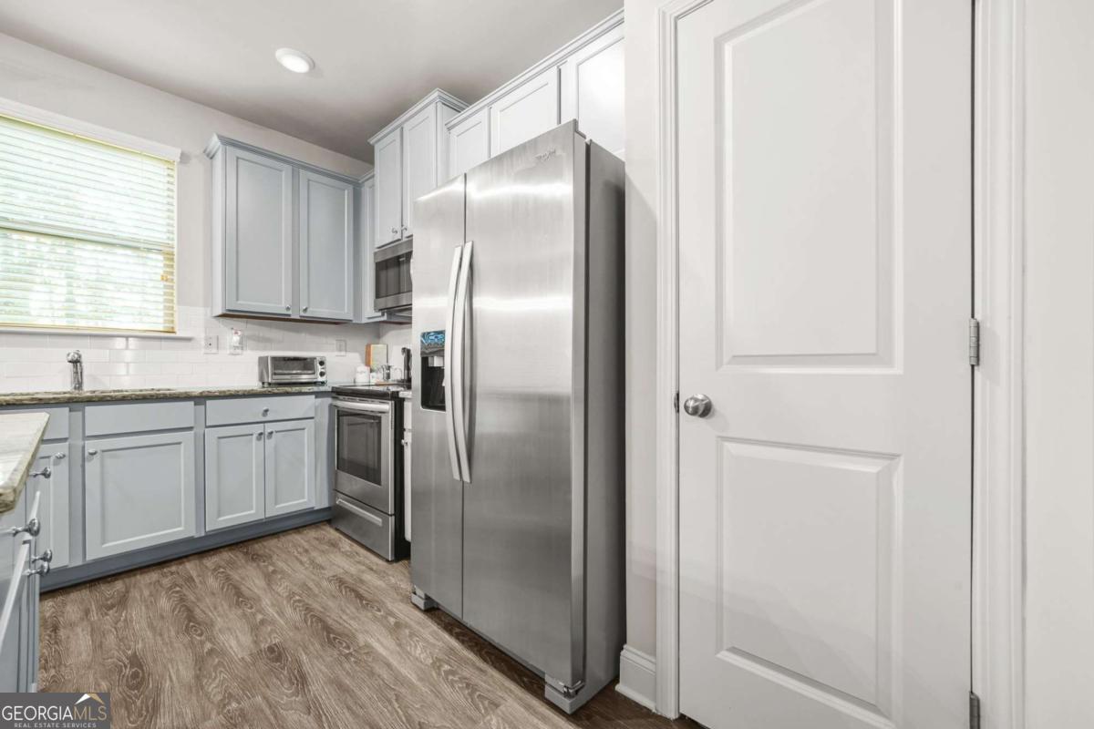 6256 Trickle Bend Atlanta GA 30349