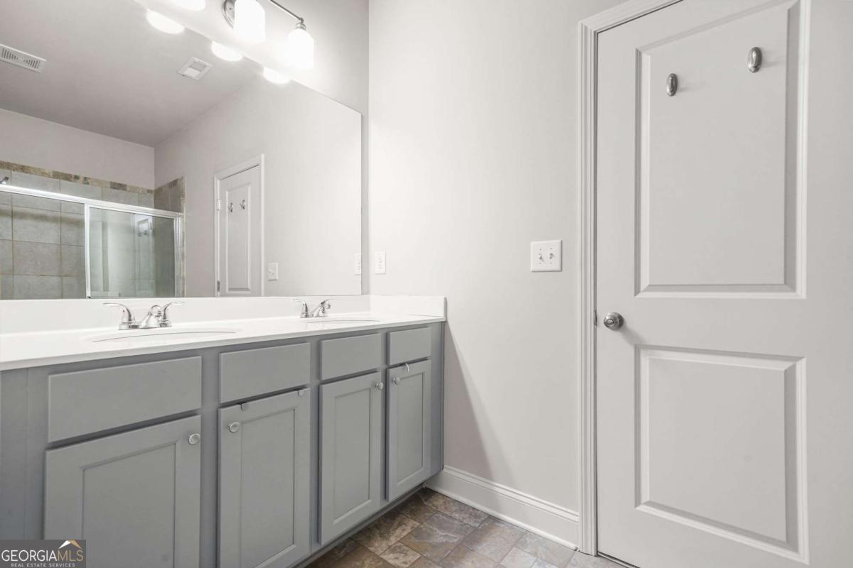 6256 Trickle Bend Atlanta GA 30349