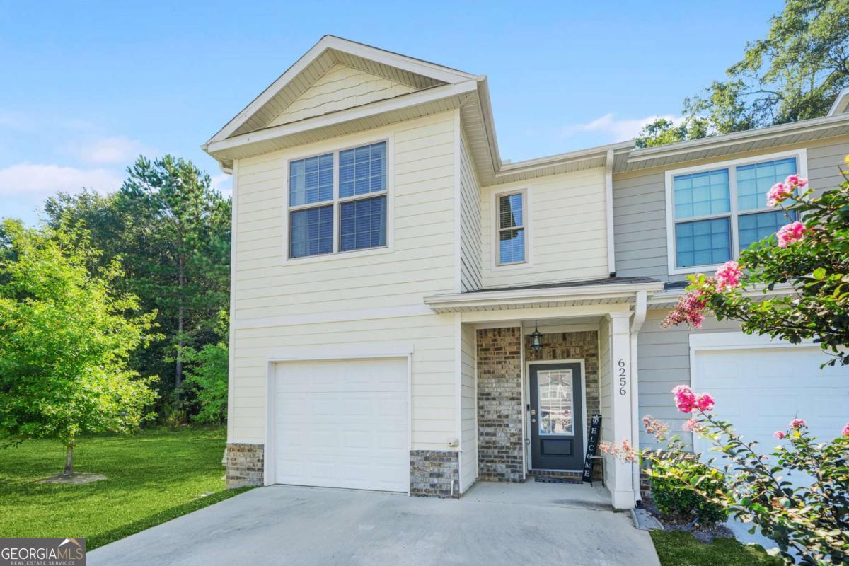 6256 Trickle Bend Atlanta GA 30349