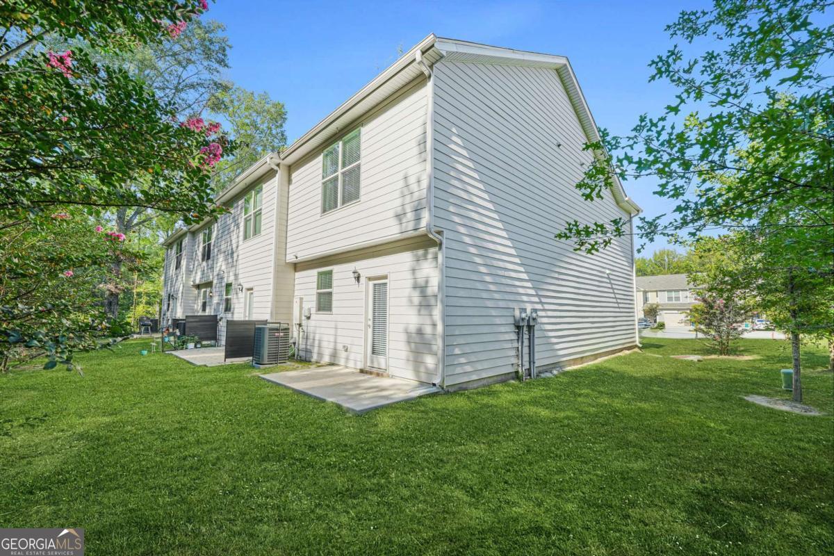 6256 Trickle Bend Atlanta GA 30349