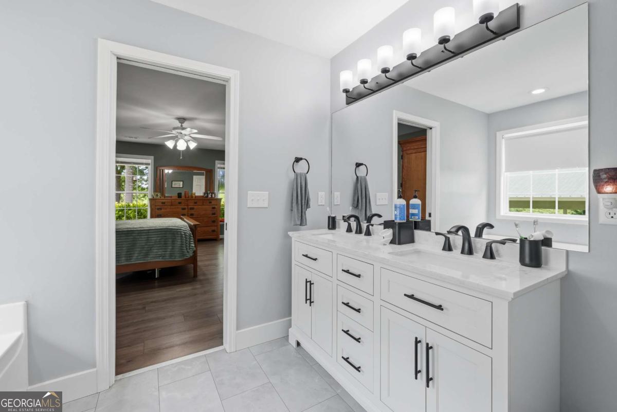 284 Poplar Creek Road Stephens GA 30667