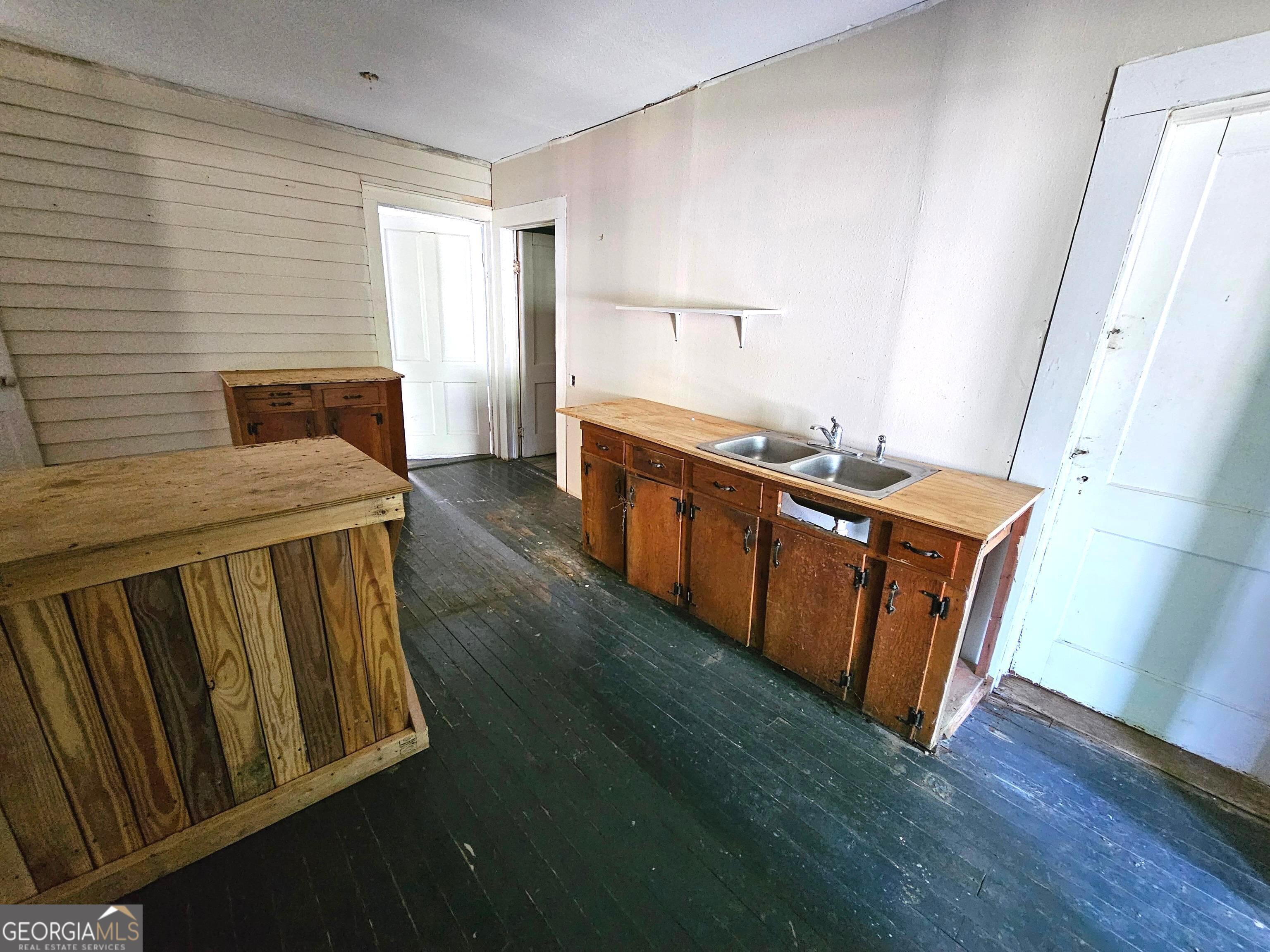 170 S Brown Street Tennille GA 31089
