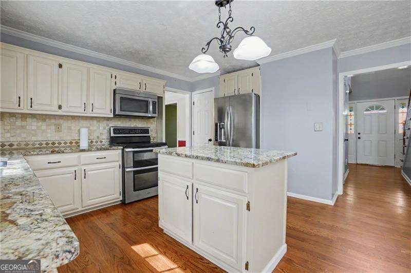 2072 Perrin Drive Lawrenceville GA 30043
