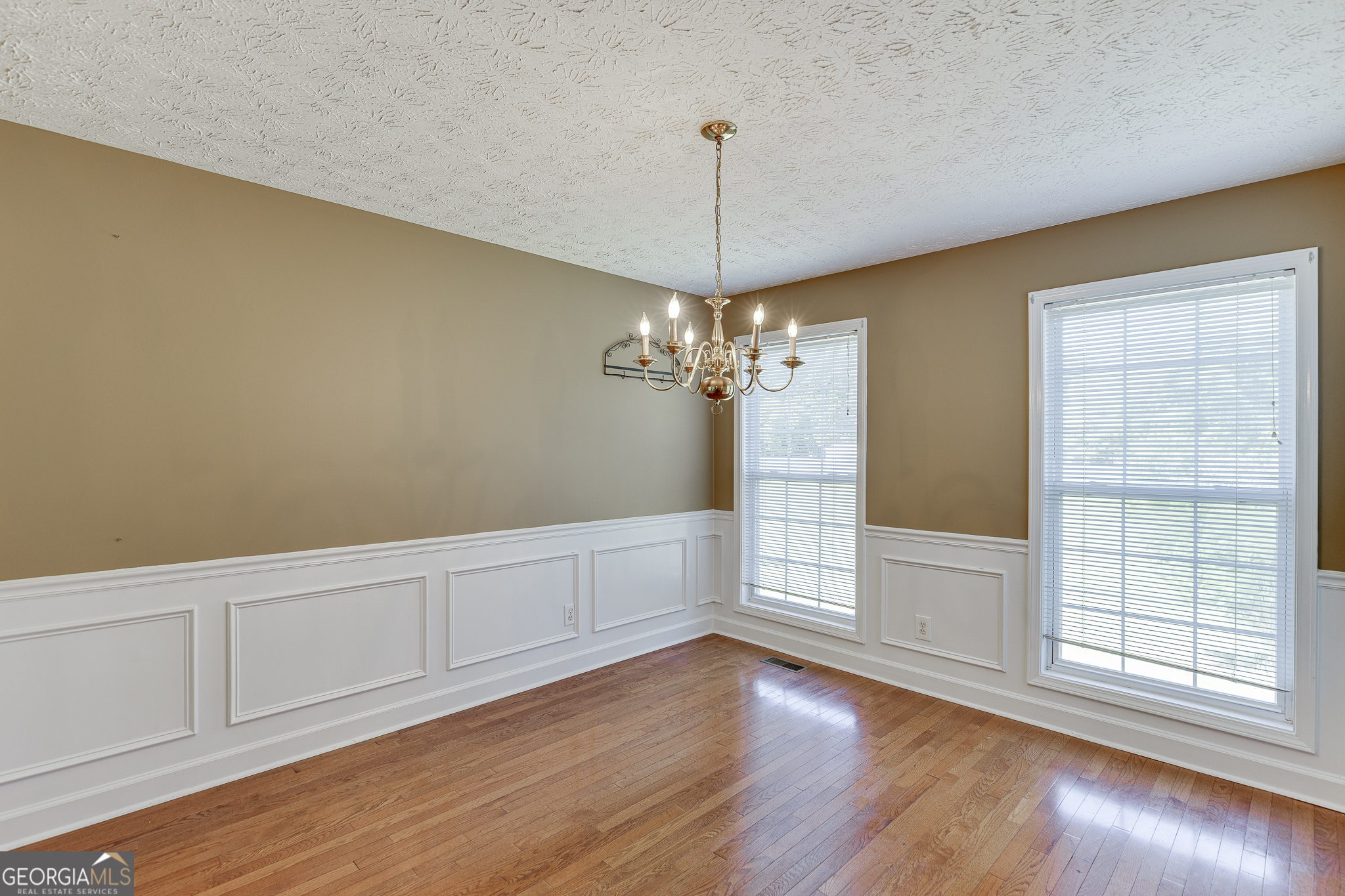 5972 River Oaks Drive Flowery Branch GA 30542