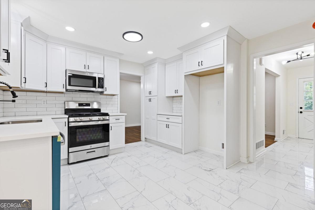 942 Hearthstone Drive Stone Mountain GA 30083
