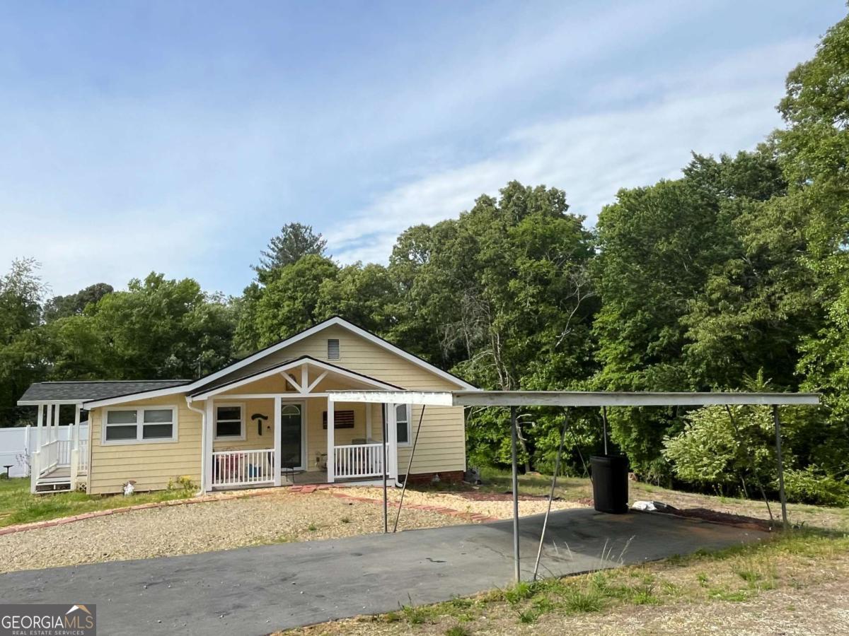 131 Hillcrest Drive Mccaysville GA 30555