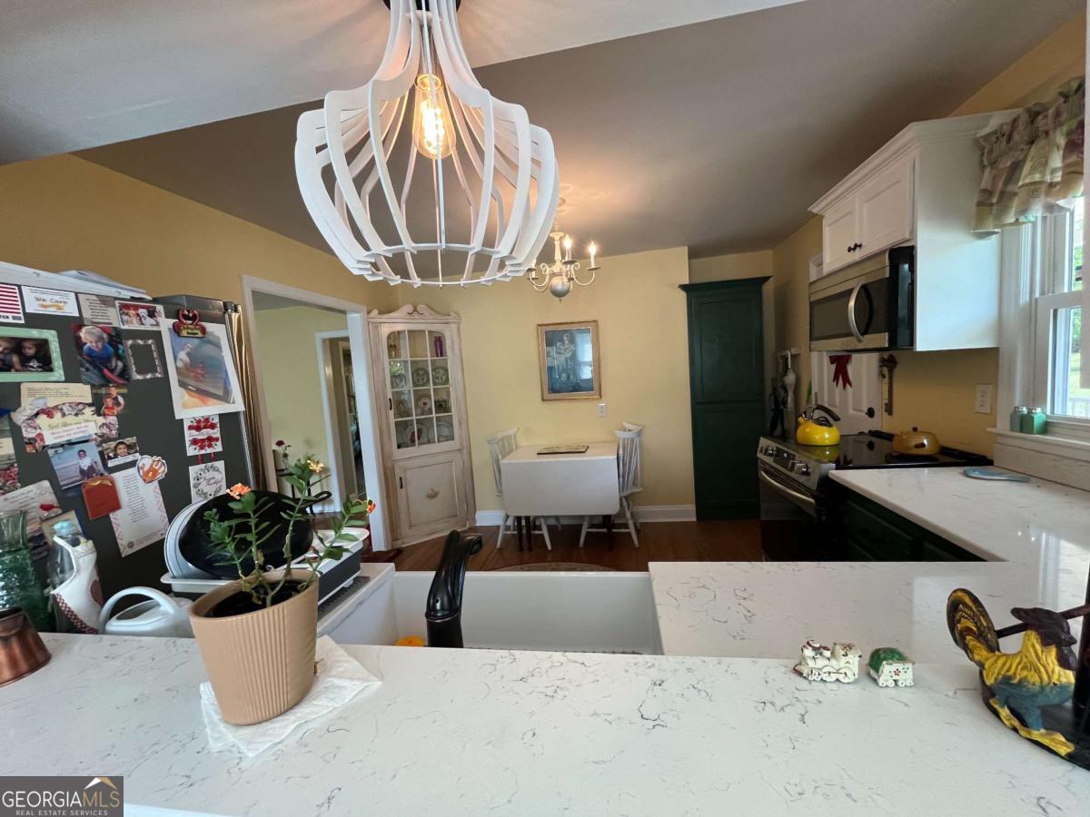 131 Hillcrest Drive Mccaysville GA 30555