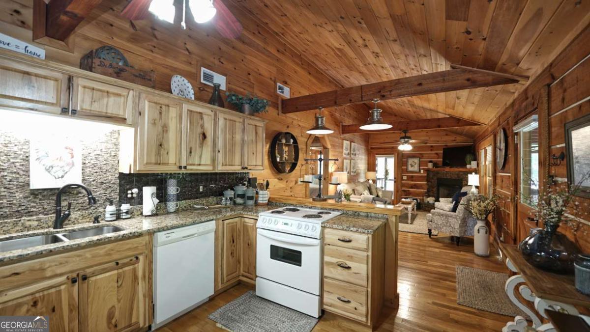 210 Shade Tree Lane Mineral Bluff GA 30559