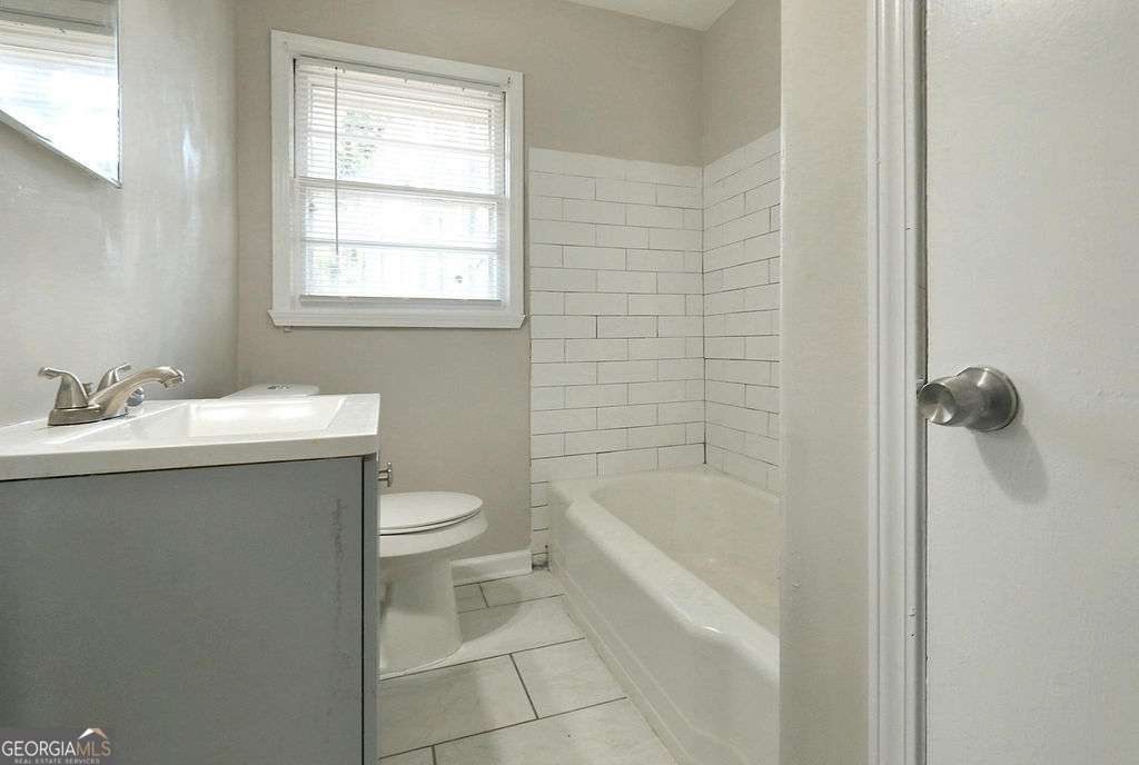 2576 Wood Valley Drive East Point GA 30344