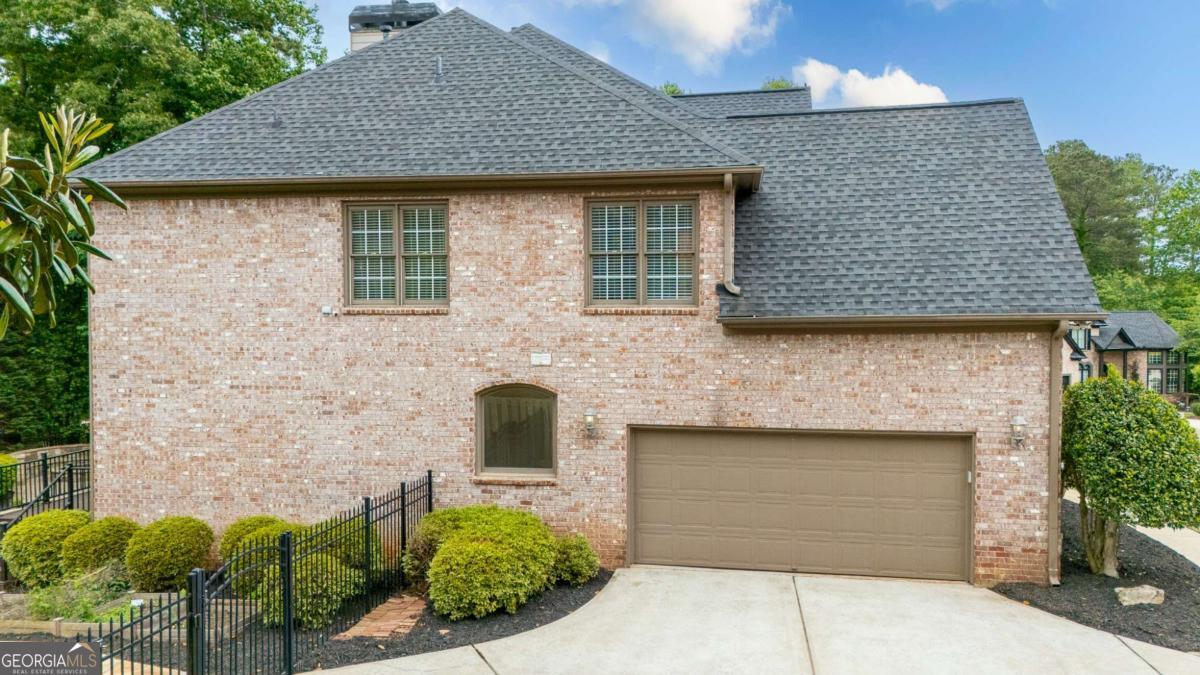 215 Lynwood Court Roswell GA 30075