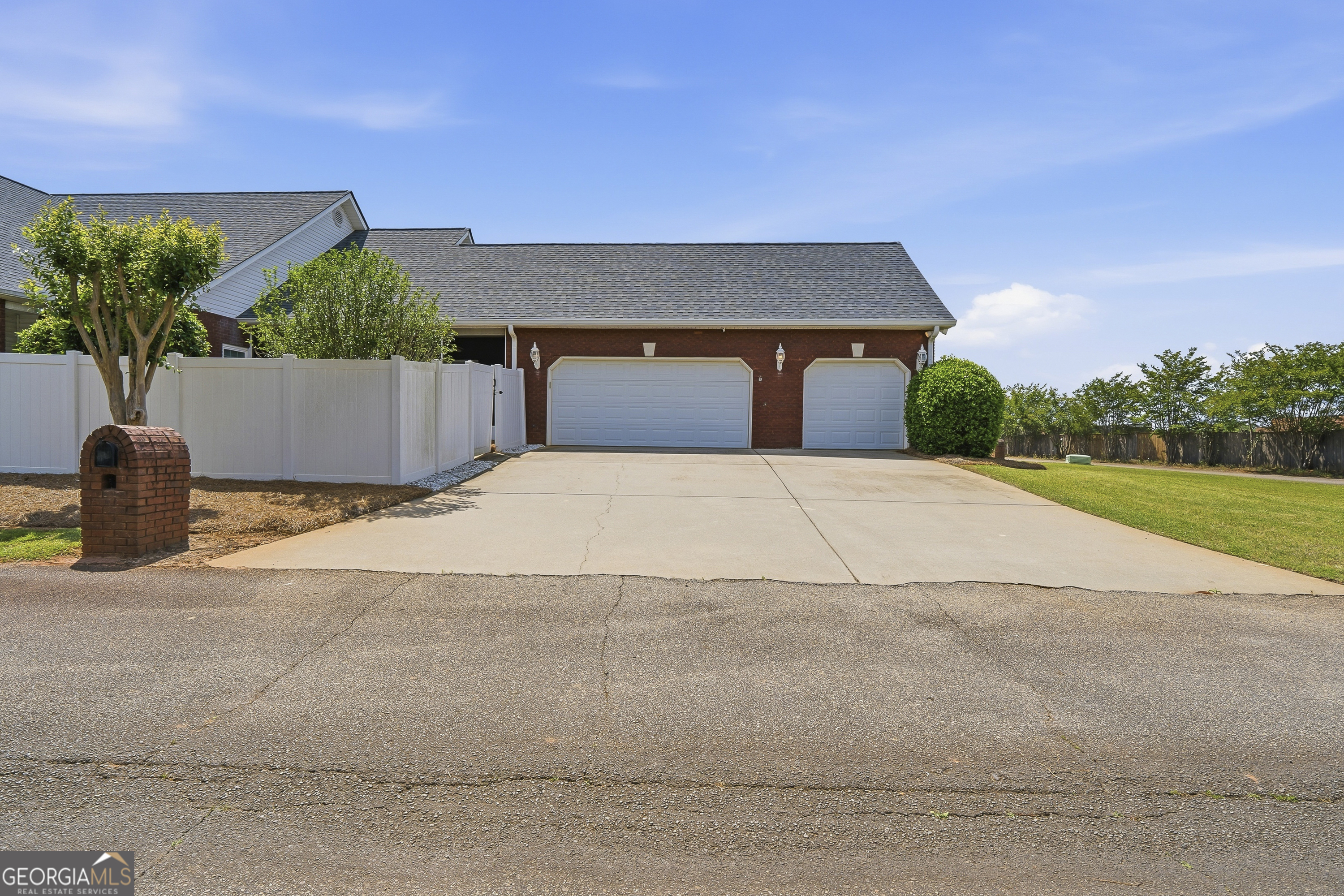 100 Jamestown Court Centerville GA 31028