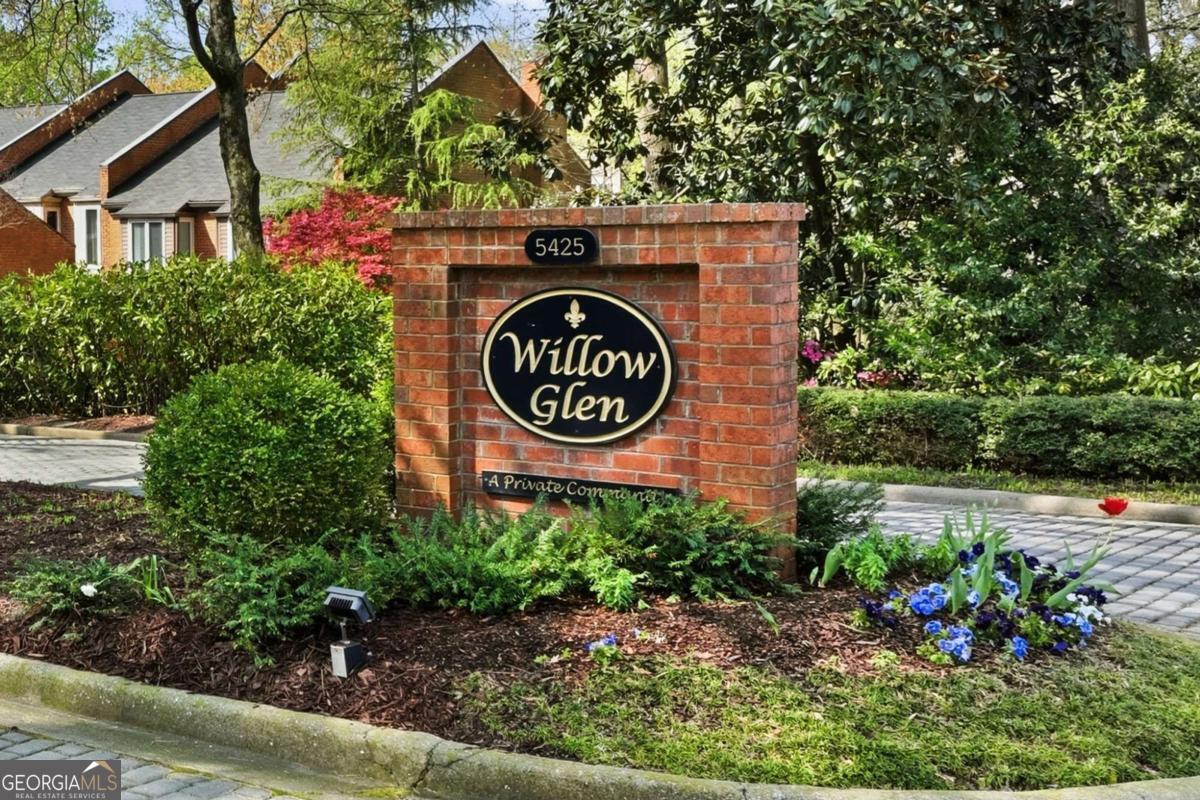 47 Willow Glen Atlanta GA 30342
