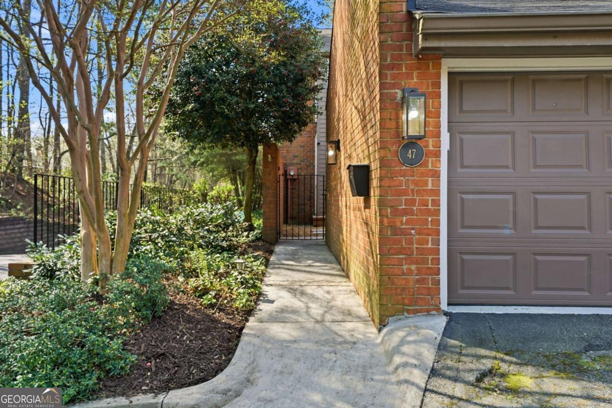 47 Willow Glen Atlanta GA 30342