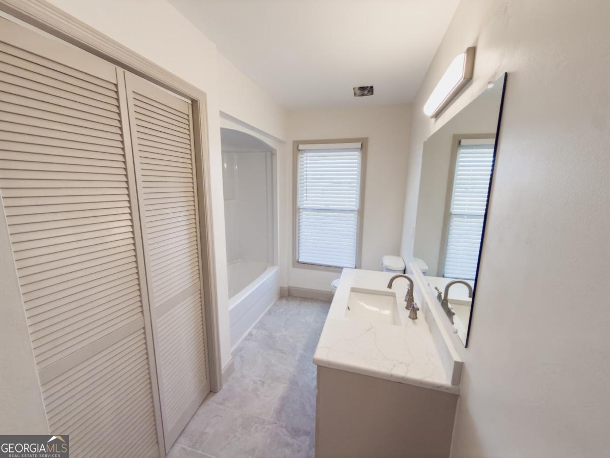 5885 Val Del Road Hahira GA 31632